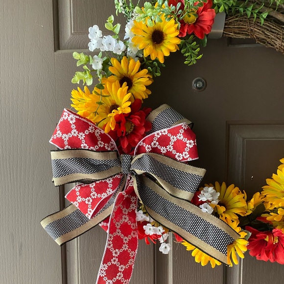 Beautiful Spring Wreath - Picture 3 of 3